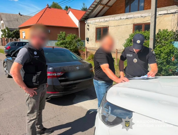Поліція повідомила про підозру чоловікові, причетному до незаконної вирубки дерев на території Свалявського надлісництва
