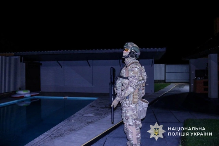 Поліція Закарпаття викрила наркоугруповання, яке збувало метамфетамін гуртовими та роздрібними партіями: організатори – власник та керівник приватної охоронної фірми