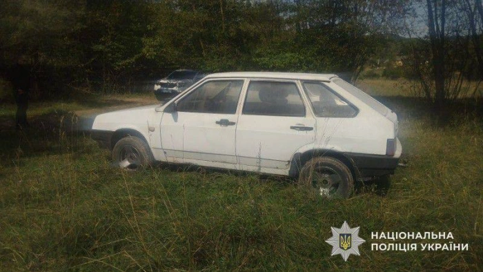 Поліція Тячівщини розкрила угон автомобіля — затримано 19-річного підозрюваного
