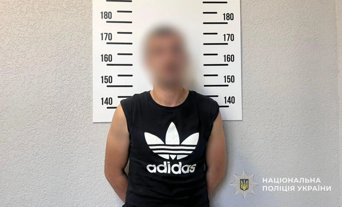 У Мукачеві військовослужбовець у статусі СЗЧ вчинив розбійний напад на відвідувачів кафе – поліція затримала підозрюваного