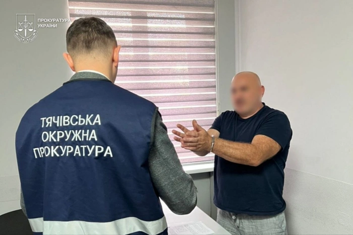 Прокуратура повідомила про підозру закарпатцю у хуліганському нападі на туристів біля озера Апшинець у Карпатах