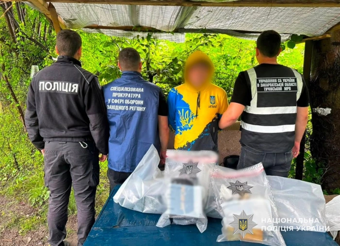 Військовий у СЗЧ торгував зброєю: на Рахівщині його затримали з гранатометом і 800 г тротилу