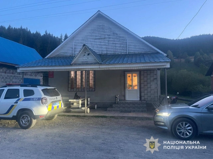 Біля магазину на Хустщині чоловік кинув гранату: поліція затримала зловмисника