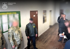 Вимагав 20 тисяч гривень за сприяння у зарахуванні до прикордонного загону: на Закарпатті викрили підполковника