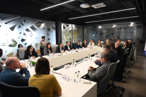 Розвиток економіки, питання ринку праці, бронювання робітників: на Закарпатті відбулося засідання обласної тристоронньої соціально-економічної ради
