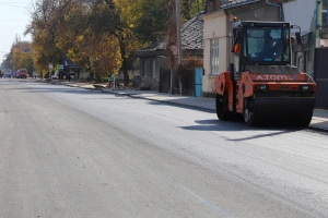 Богдан Андріїв оглянув ремонт вулиці Карпатської України: роботи виходять на завершальний етап