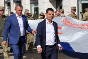 Під п’ятиметровим прапором 101-ї бригади: в Ужгороді відзначили День ТрО 