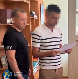 СБУ, Нацполіція та прокуратура викрили на Закарпатті посадовця коледжу, який за хабарі оформлював ухилянтів на навчання

