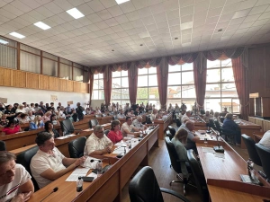 Після перерви сесія Ужгородської міської ради продовжила роботу

