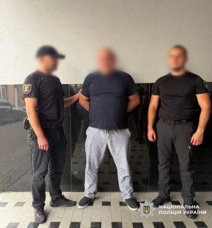 Погрози та напад на відпочивальників неподалік гірського озера на Рахівщині: поліція затримала зловмисника

