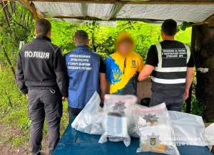 Військовий у СЗЧ торгував зброєю: на Рахівщині його затримали з гранатометом і 800 г тротилу