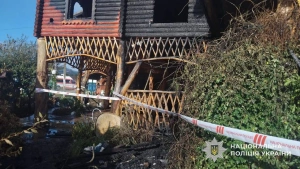 Двоє загиблих і двоє травмованих: поліція розслідує пожежу на базі відпочинку в Солотвині