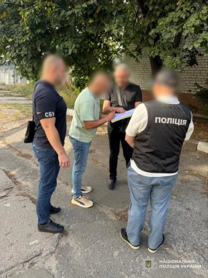 Заволодів понад 1,8 млн грн бюджетних коштів на ремонті дороги: поліція Закарпаття повідомила про підозру ексдиректору будівельного підприємства

