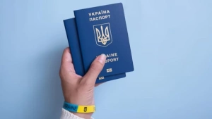 Державна міграційна служба тимчасово призупинила оформлення паспортів до 30 вересня.
