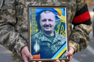 Зі ще одним захисником – 46-річним старшим сержантом Віталієм Черваком – попрощалися сьогодні в Ужгороді