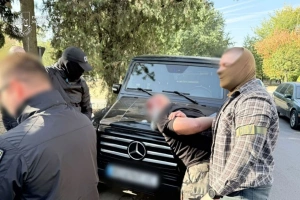 Погрожував розправою за неіснуючий борг: на Закарпатті затримали чоловіка, який вимагав у підприємця 40 тис дол США

