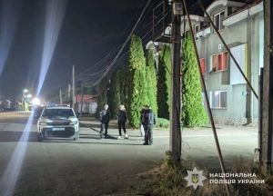 Вирвав сумку з рук жінки та втік: поліція Ужгородщини затримала підозрюваного у грабежі
