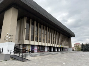Закарпатський муздрамтеатр відкриє 106-й сезон чотирма виставами